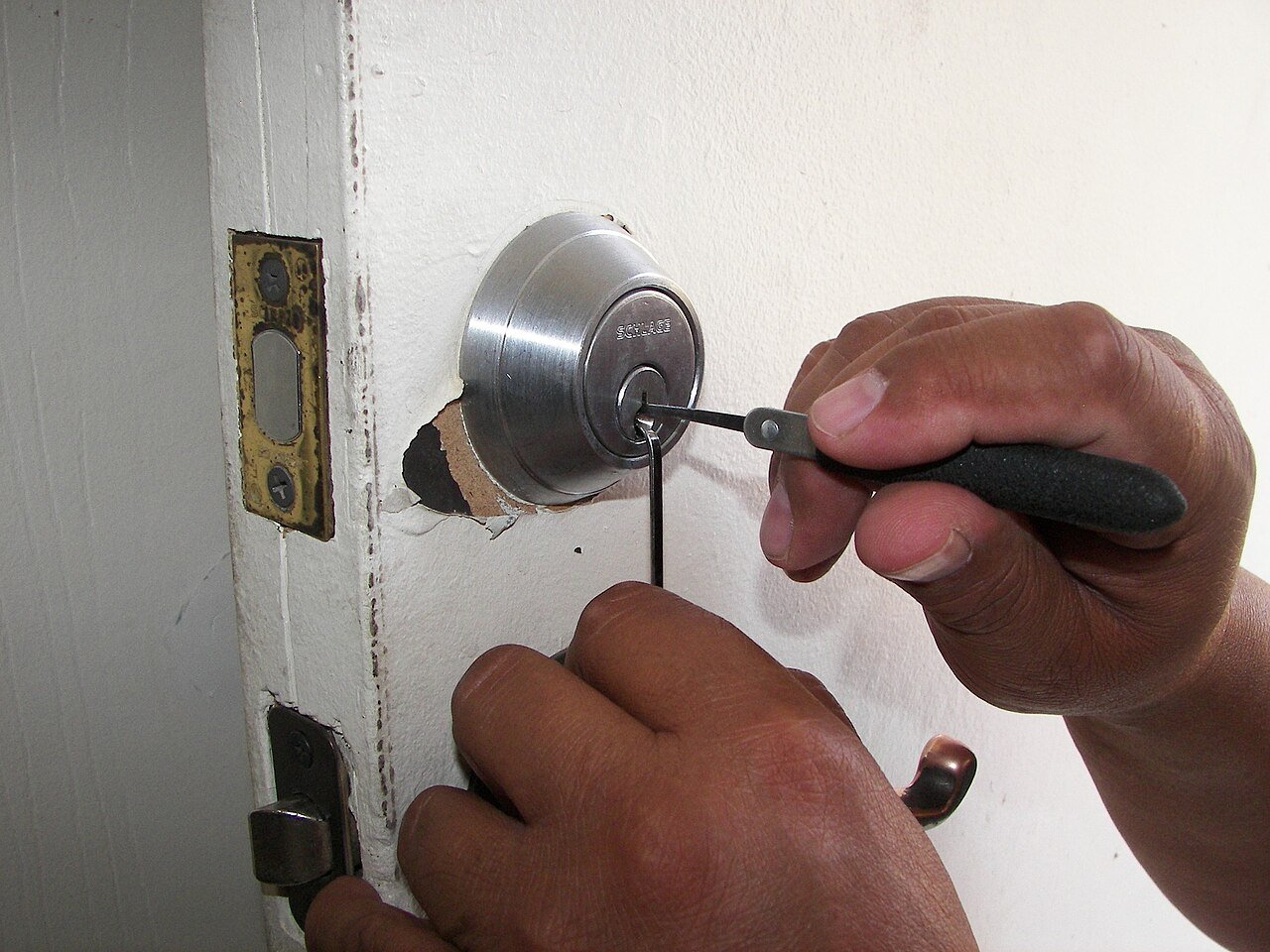 Royal Locksmiths Services